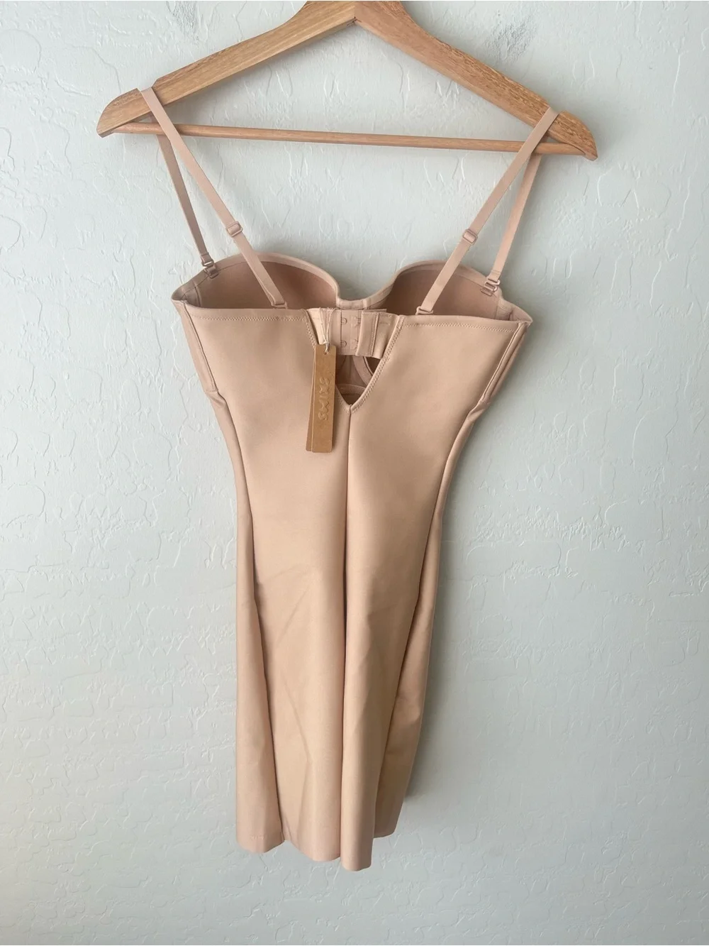 SKIMS Body Core Sculpt Underwire Mid Thigh Bodysuit Shapewear NEW small clay